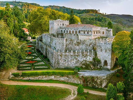 El castillo de Soutomaior arranca su programación en torno a la camelia, con visitas guiadas, talleres de dibujo y degustaciones de té